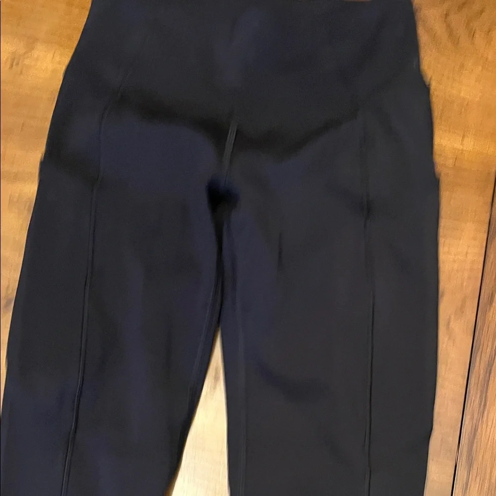 Lululemon Black High-Waisted 7/8 Leggings with‎ Reflective Detail, size 4